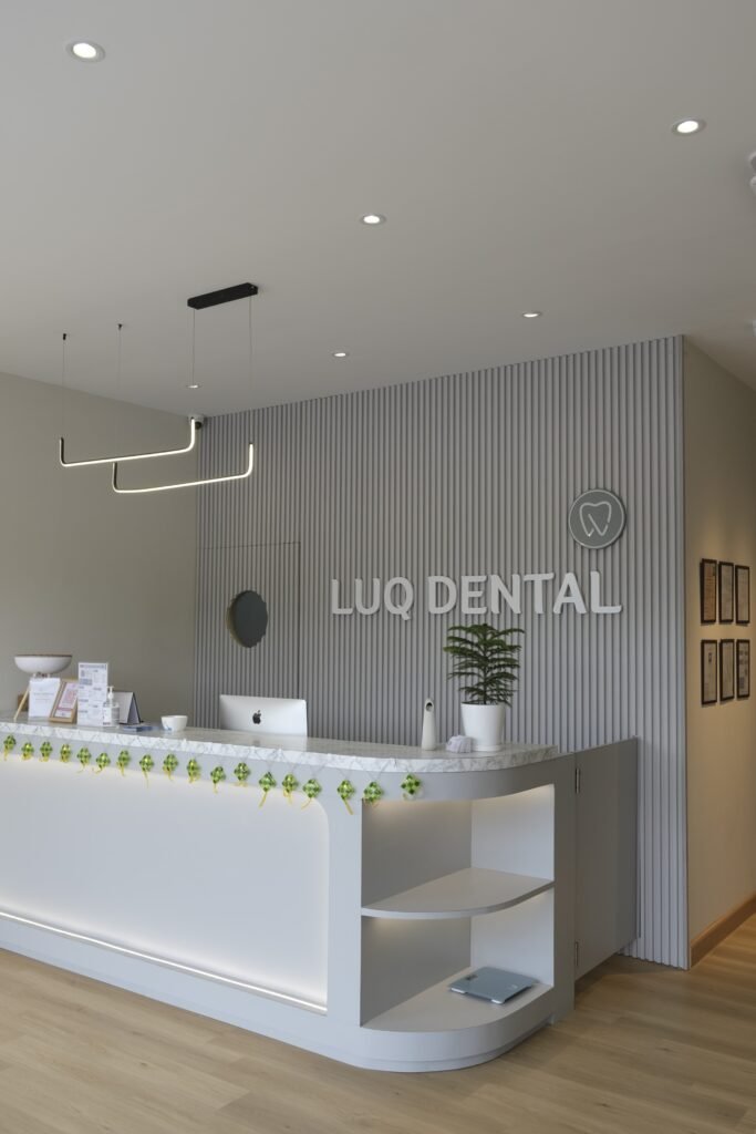 Luq dental clinic front desk